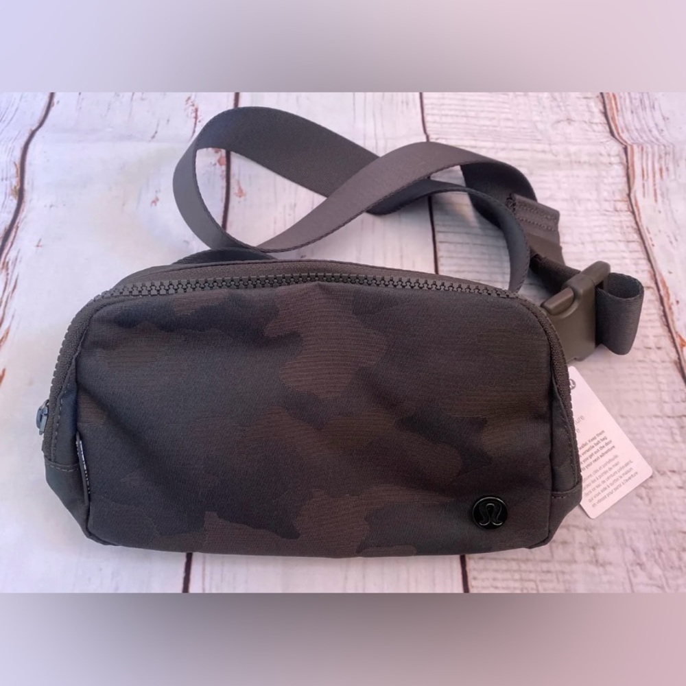Lululemon everywhere belt bag extended discontinued